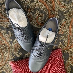 Navy Easyspirit Shoes 9.5 (W)